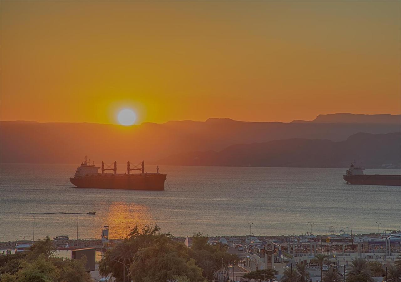 Shweiki International Hotel Aqaba Exterior foto